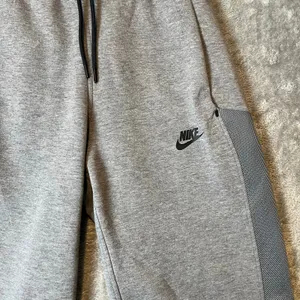 Nike Tech Women’s Size XS Fleece Mesh Shorts Gray Athletic‎ Summer Athleisure thumbnail 2