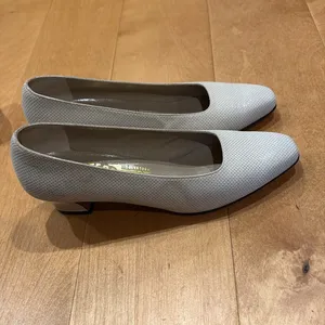 Salvatore Ferragamo Italian leather shoes off white pump sz 7 thumbnail 2