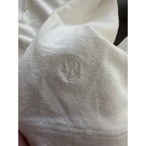 Lululemon Shirt Women 2‎ Soft White Lightweight Running Casual Logo Ladies DD6-2 thumbnail 5