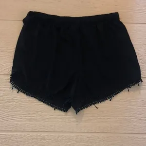 Express black stretchy shorts thumbnail 2