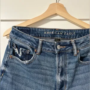 American eagle AE Stretch Mom Straight Jean thumbnail 3