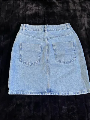 ASOS Women’s Light Wash Denim Mini Skirt Size 4 NWOT thumbnail 2