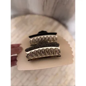 Encanté Hair Claw Clip Set | Black & Leopard Print Clips | Medium Size | Chic Ev thumbnail 3