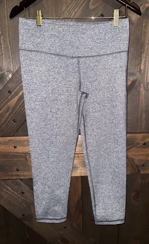 VICTORIA'S SECRET Sz Medium M VSX SPORT KNOCKOUT CAPRI LEGGINGS‎ GRAY thumbnail 1