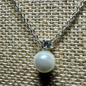 Faux pearl pendant necklace thumbnail 3