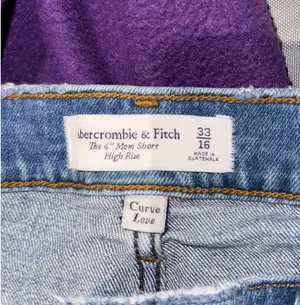 Abercrombie Curve Love Shorts High-Rise Mom thumbnail 8