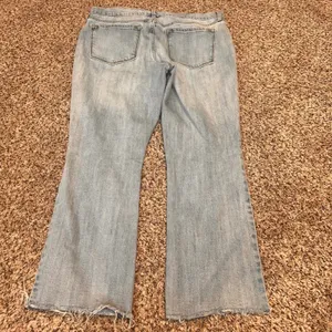 Old Navy Womens Flare‎ Jeans Mid Rise Distressed Light Wash Size 12 Regular thumbnail 7