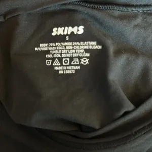 SKIMS Fits Everybody (B13) NWT Long Sleeve Crew Neck Bodysuit Onyx M thumbnail 5