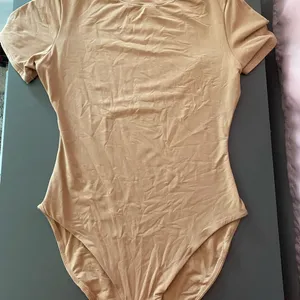 Skims Fits Everybody TShirt bodysuit thumbnail 2