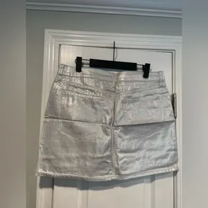 NWT Old Navy Size 8 Silver Shine Metallic Zip Stretch Denim A Line Mini Skirt thumbnail 7