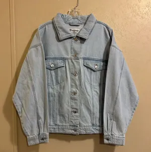 NWT women’s Denim Jacket sz L 12/14 thumbnail 1