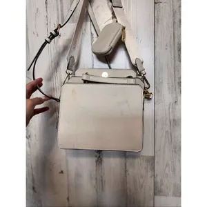 Steve Madden Cream Crossbody Bag Logo Strap Multi Compartment Purse thumbnail 5