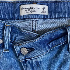 Abercrombie & Fitch 90s Straight Ultra High Rise Crossover Jeans Blue‎ 29 8R thumbnail 3