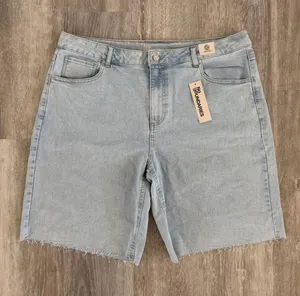 NWT No Boundaries Light Wash Denim Fray Bermuda Shorts, Size 18, 10" Inseam thumbnail 1