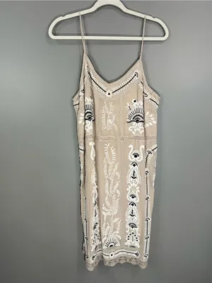 Maeve size med Beige Lace Embroidered Slip Dress with Black Accents thumbnail 3
