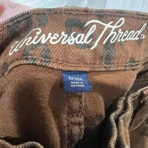 Universal Threads Women's Leopard Print High-Rise Jeans Size 0 Brown thumbnail 8