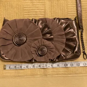 Nine West beautiful brown handbag with flowers & ruffles details on front EUC thumbnail 3