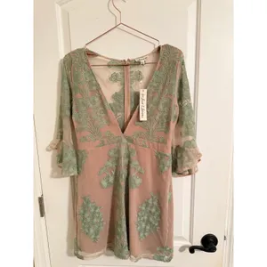 For Love & Lemons Dress Womens Large Nude Green Floral Embroidered‎ Mini $298 thumbnail 3