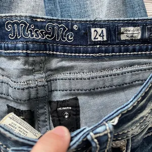 Miss Me Blue Distressed Embellished Low Rise Skinny Jeans Size‎ 0/24 thumbnail 3