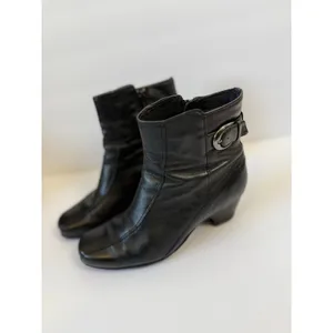 Clarks Artisan Dara Black Leather Ankle Bootie Heels Buckle Side Zip Women's 7.5 thumbnail 6