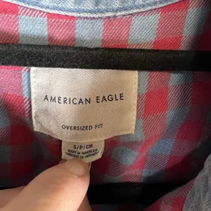 American Eagle Flannel Lined Denim Shirt Womens Small Oversized‎ Distressed Blue thumbnail 4