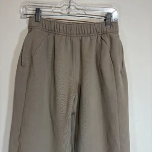 Lululemon XS Scuba Mid-Rise Oversized Jogger Sweatpants *Regular Sheer Oak thumbnail 3