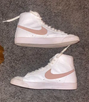 Nike Pink Blazers size 9 thumbnail 1