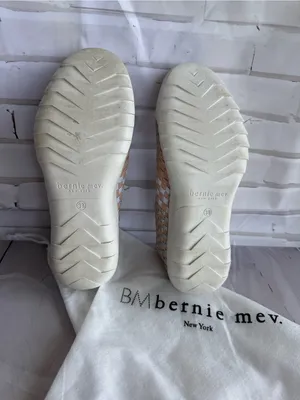 bernie mev. Catwalk Woven Slip-On Flats in Beige and White thumbnail 7