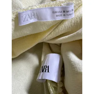 Zara Women's Yellow Halter Plunge V Neck Sleeveless Open Back Blouse Top Size M thumbnail 3