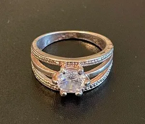 Woman Austrian crystal rose gold ring size 7-9 thumbnail 1