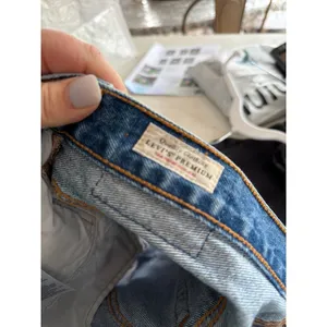 Levi's‎ 501 Original Shorts in a distressed medium wash size 29 thumbnail 3