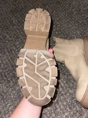 Tan boots Size 8 thumbnail 2