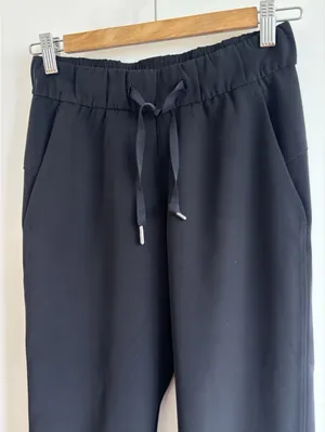 Lululemon On the Fly Crop Woven 23” Black Pants Size 2 thumbnail 5
