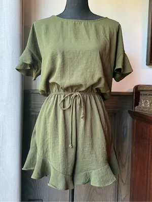 Bluivy Olive Green Ruffle romper medium euc thumbnail 7