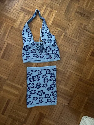 PrettyLittleThing Light Blue and Navy Floral Halter Top thumbnail 8