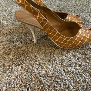 Enzo Angiolini pumps thumbnail 2