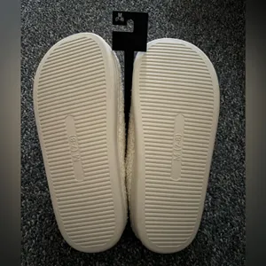 Teddy Bear Sherpa Slippers size 7/8 - Cream thumbnail 3