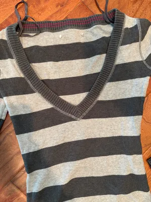 Aeropostale OG Vintage Grey Cotton Striped V-Neck Sweater Size XS Trending thumbnail 5