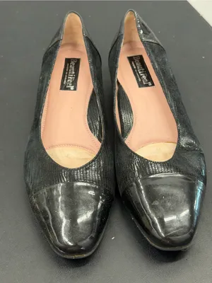 BeautiFeel Black Cap-Toe Textured Ballet Flats thumbnail 1
