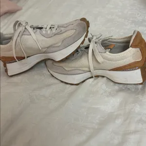 New Balance 327 sneaker in the "Sea Salt with Rust Oxide" Women's sz 6 thumbnail 3