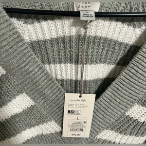 NWT A New Day Large Gray & Cream V-Neck Sweater | Soft Cotton Blend Classic Fit thumbnail 3