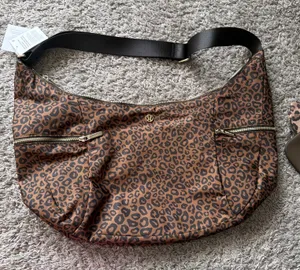 Lululemon leepoard slouchy sling bag  thumbnail 1