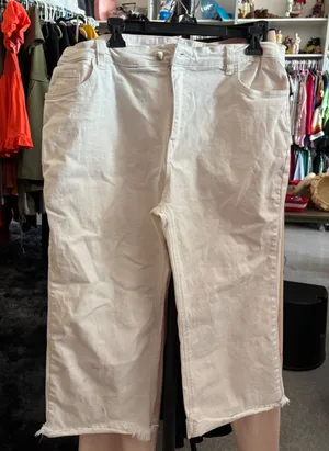 By Billie Womens White Denim Crop Jeans Raw Hem Straight Leg Size 32 L thumbnail 1