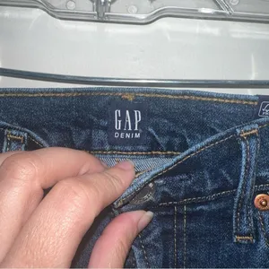 Gap High Rise Distressed Straight Jeans Women’s Size‎ 28 NWT thumbnail 4