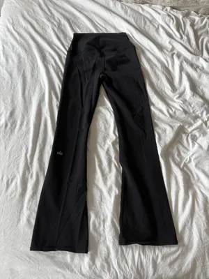 Alo Yoga Airbrush 7/8 High-Waisted Bootcut Leggings thumbnail 3