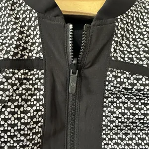 Lululemon Reversible Bomb Around Jacket in Monochromic Black‎ Women's Size 4 thumbnail 3