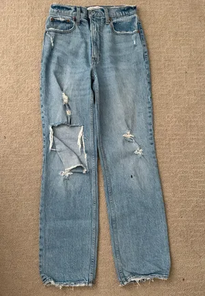 Abercrombie distressed jeans thumbnail 1