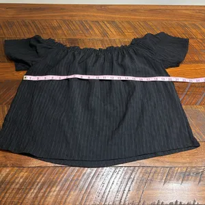 Boutique Textured Off Shoulder Top with Shorts Elodie Set thumbnail 9