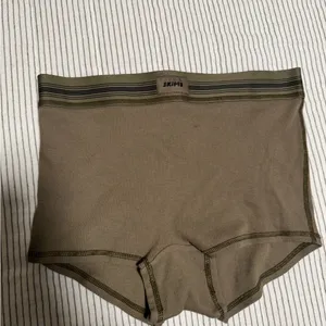 Skims Women's Olive Mini Boxer Shorts thumbnail 1