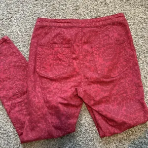 Anthropologie‎ Pilcro Denim High Rise Legging Sz 30 Red Floral Holiday Night Out thumbnail 5
